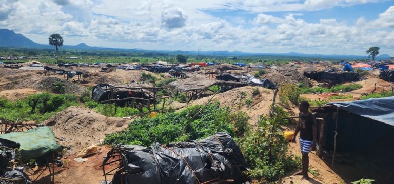 Acampamento Mineiro Manica 2