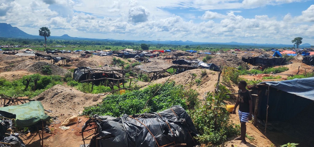 Acampamento Mineiro Manica 2