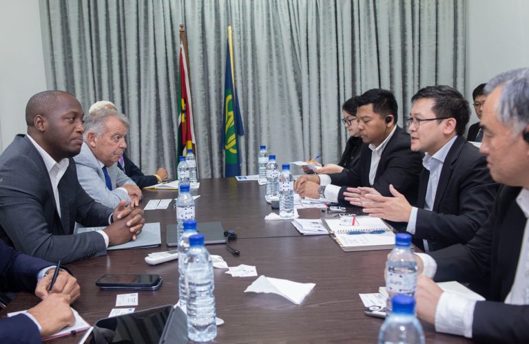 Moambique e Tailandia