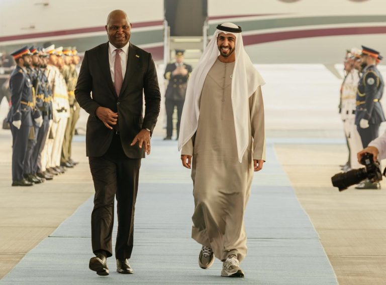 PR Daniel Chapo recebido em Abu Dhabi para o início da visita de trabalho1