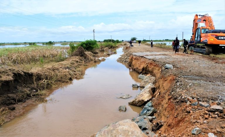 Transito-na-N1-Presidente-anuncia-inicio-de-obras-apos-cheias