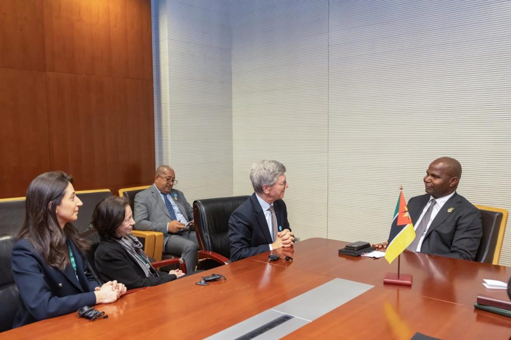 Presidente da República recebe em audiência Jeffrey Sachs, Professor da Universidade de Columbia e Presidente da Rede de Soluções para o Desenvolvimento Sustentável3
