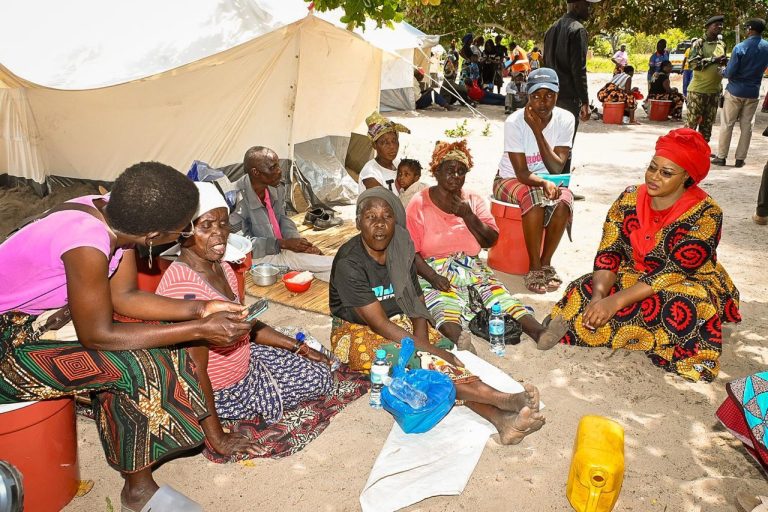 Primeira-Dama presta apoio e assistência humanitária em centros de acomodação das vítimas das cheias em Chiaquelane, em Gaza2