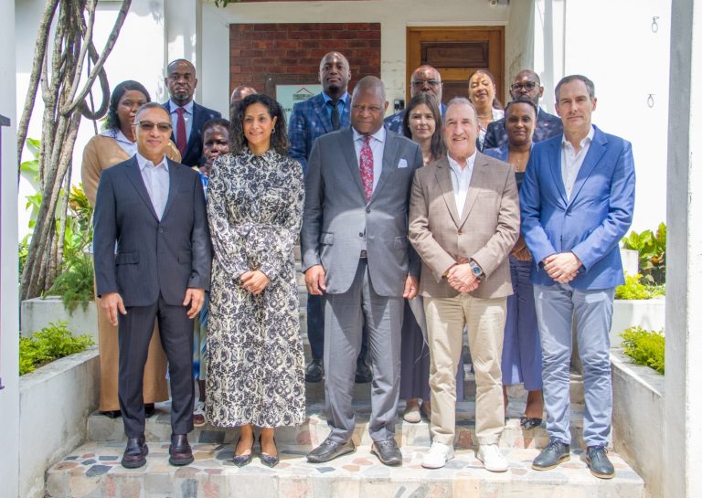 Foto família: A CTA recebe delegação da Confederação Empresarial da Comunidade dos Países de Língua Portuguesa (CE-CPLP)