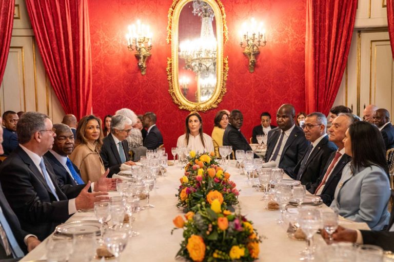 Presidente da República participa na investidura do Presidente eleito de Portugal1(1)