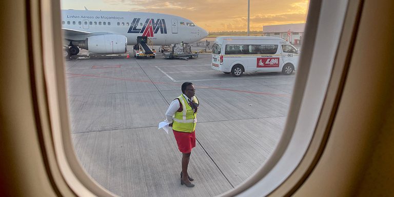 LAM-airport_Easy-Resize.com_