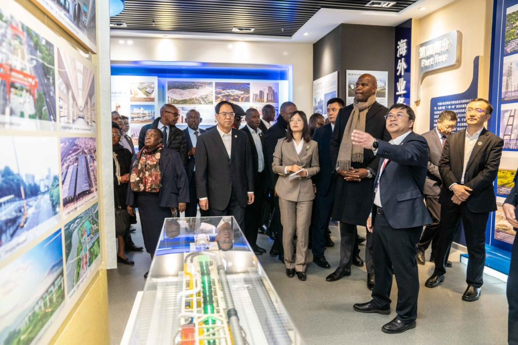 Presidente Chapo visita Qinghai Industria de Construcao de Infraestruturas