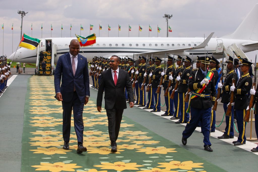 Presidente da República recebido em Adis Abeba, a capital etíope, para o início da Visita Oficial6