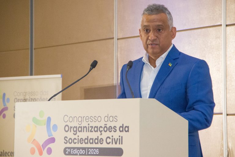 Ministro da Planificação e Desenvolvimento, Salim Valá, profere o discurso de abertura na 2° Edição do Congresso das Organizações da Sociedade Civil