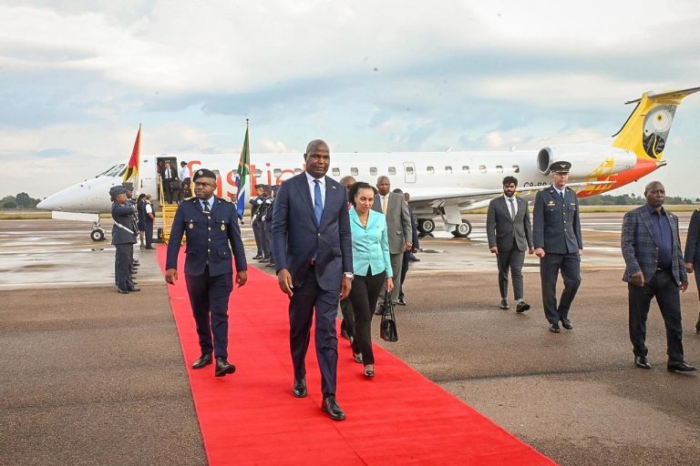 Chegada do Presidente da República à África do Sul para a Visita de Trabalho a convite do homólogo, Cyril Ramaphosa1
