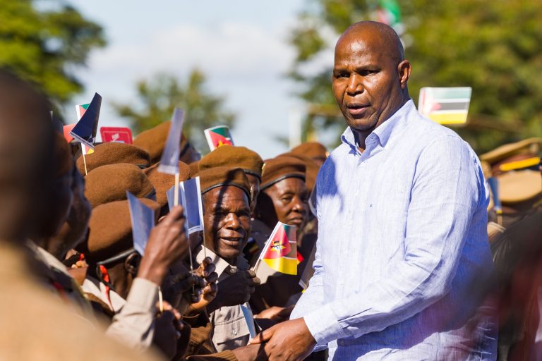 Presidente da República saúda a população do distrito de Cuamba à chegada para o início da visita de trabalho à província de Niassa no âmbito da Presidência Aberta Inclusiva7(1)