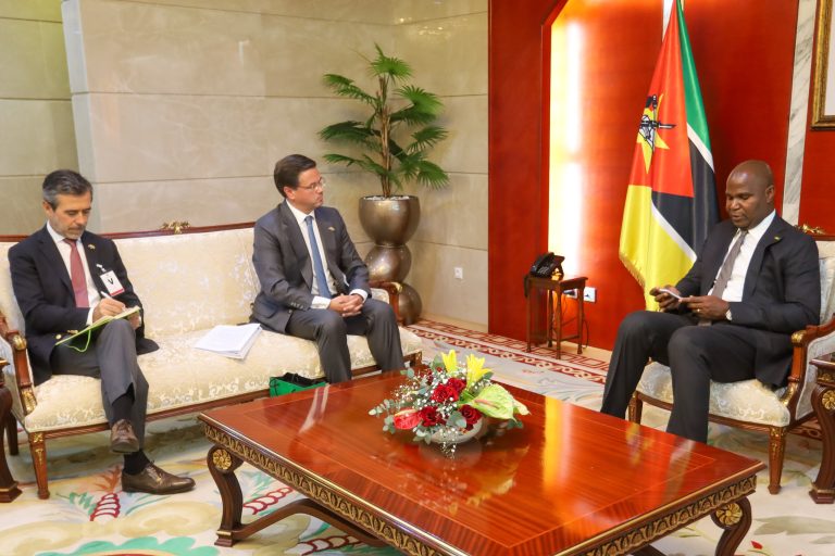 Presidente da Republica mantem encontro de trabalho com o Ministro Adjunto e da Reforma do Estado de Portugal2