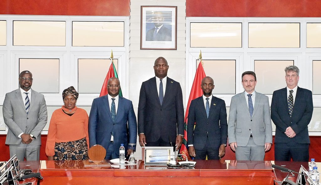 Presidente da Republica reune-se com a direccao da Camara de Minas de Mocambique (CMM)3