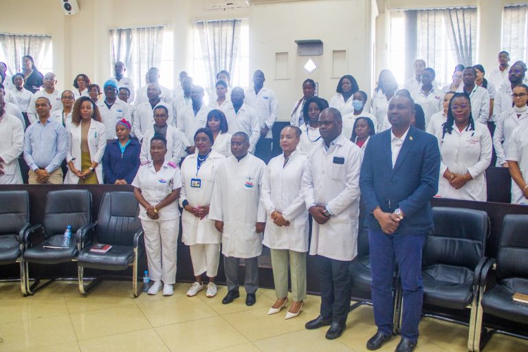 Foto Família: Cerimônia de abertura do curso de integração de médicos residentes.
