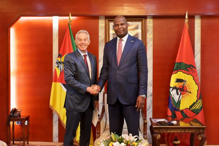 Presidente da Republica reune-se, em maputo, com Tony Blair, antigo Primeiro-Ministro britanico e presidente executivo do Tony Blair Institute for Global Change (TBI)1